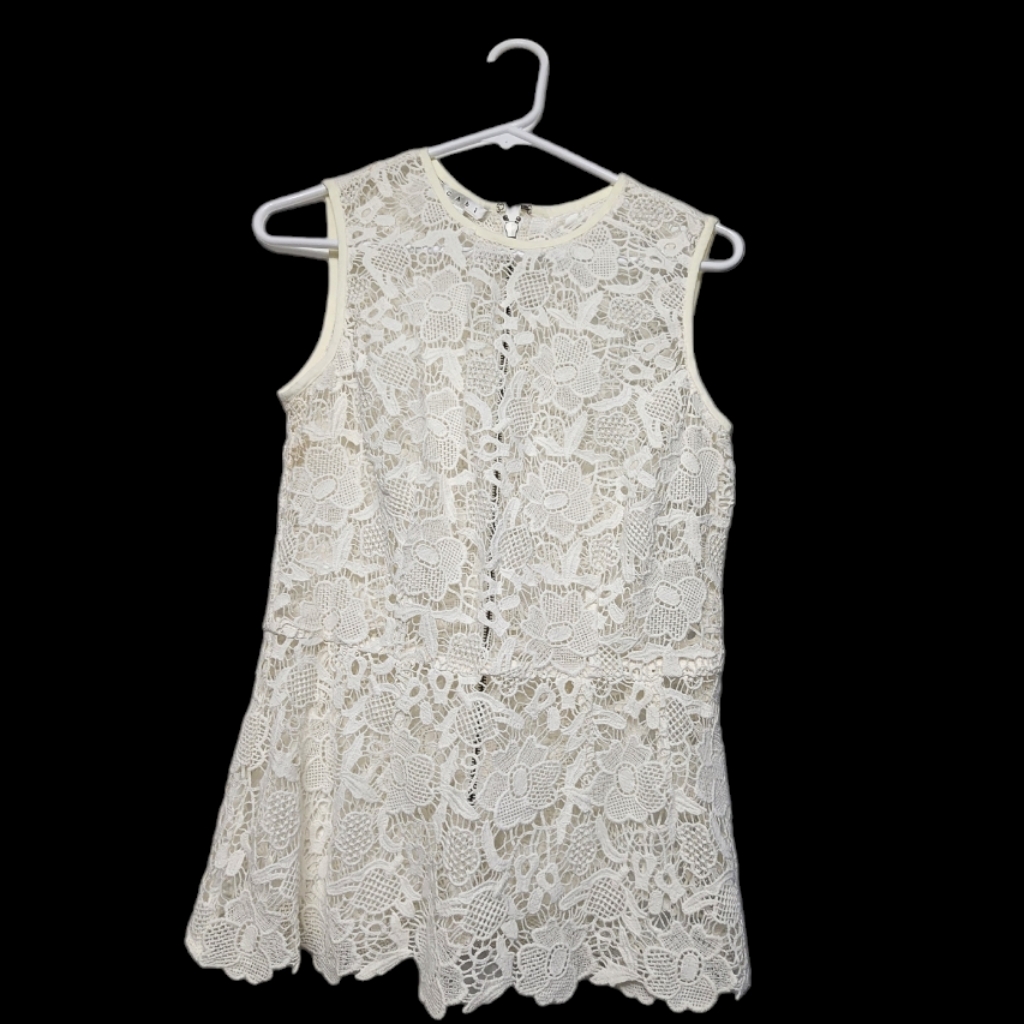 Preowned Cabi White Lace Top